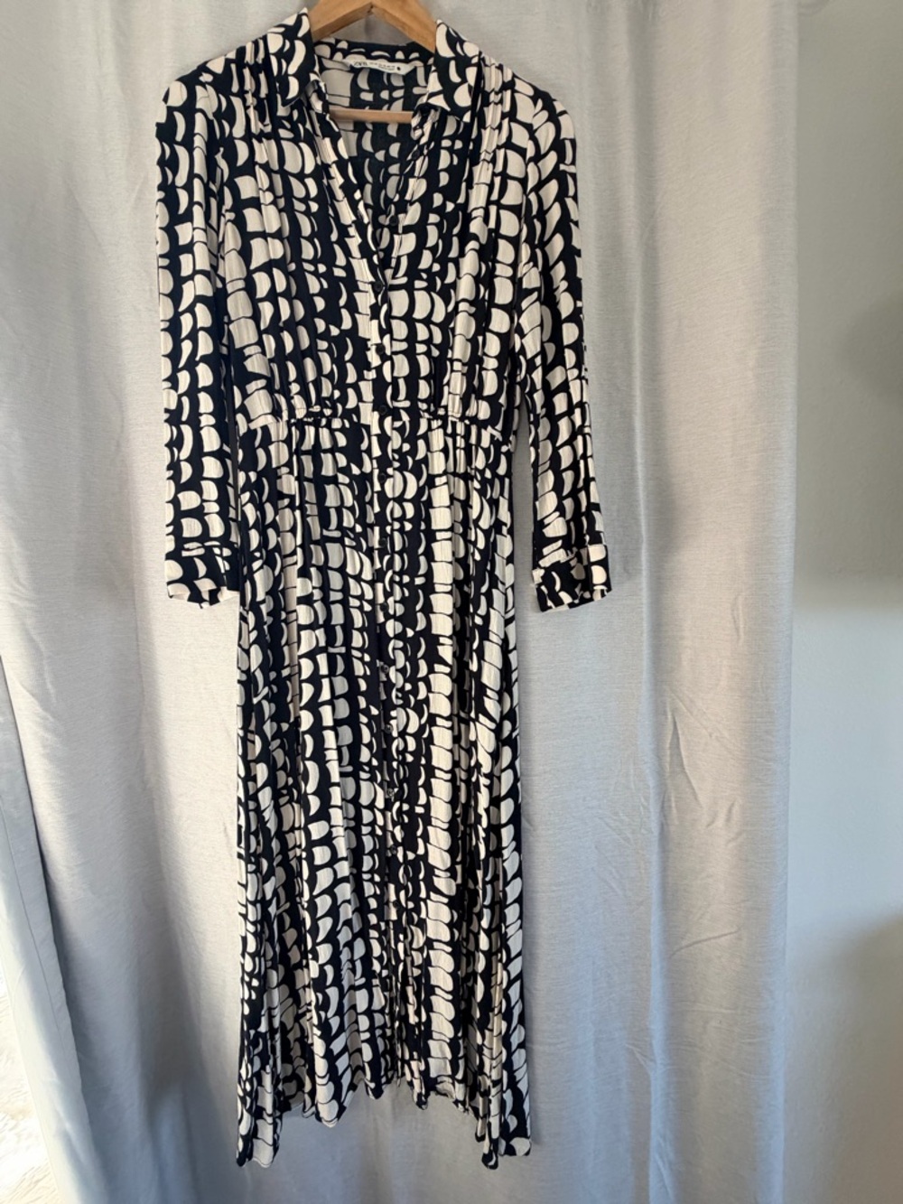 Zara Black and Cream Printed Midi Dress - Picture 2 of 13